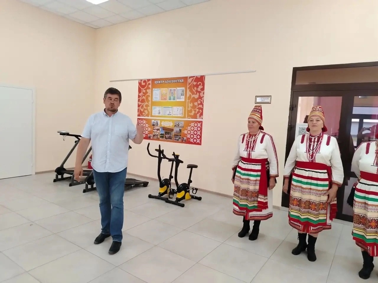 Воспитанники лагеря «Радуга» погружаются в мир традиций на экскурсии в «Доме традиций»